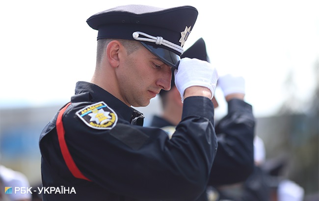 &quot;Сталева дисципліна&quot;: фоторепортаж із першого випуску Академії патрульної поліції в Києві